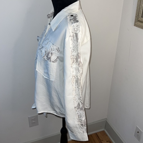 Vintage Havana EST 1954 ivory snake print detailing buttoned down front ties top - Picture 5 of 8